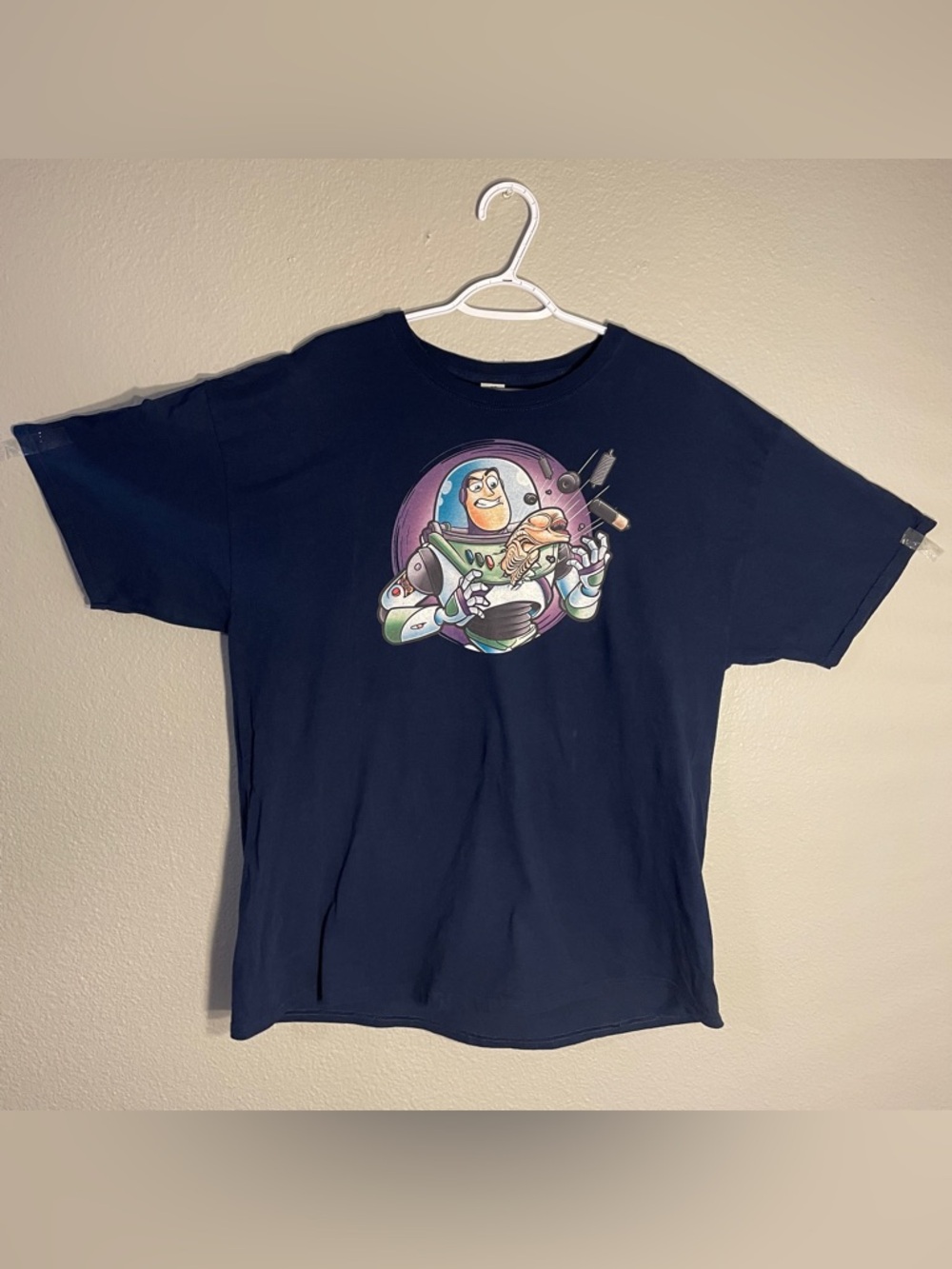 Fruit Of The Loom Disney Men’s Blue Shirt Buzz Lightyear Alien Shirt XL Cotton